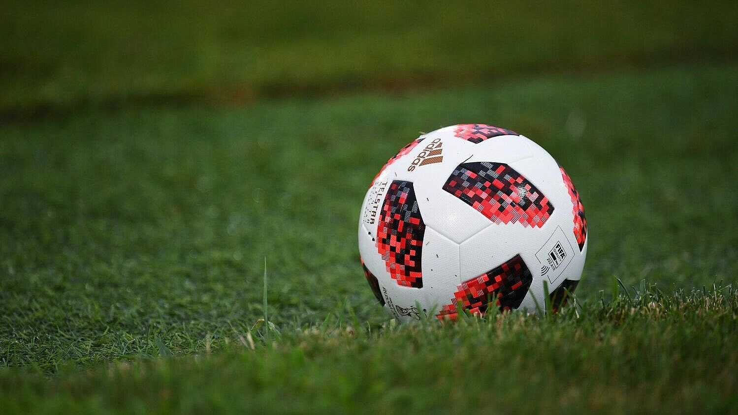 Идущая третьей в АПЛ "Астон Вилла" проиграла аутсайдеру чемпионата