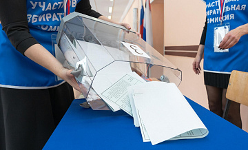 Многодетные молодожены в Тобольске пришли на выборы президента из ЗАГСа