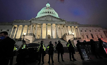 Суд в США не дал участнице штурма Капитолия завести дела на полицейских