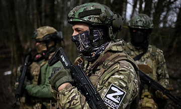 Морпехи нашли Библию 17-18 веков в разрушенном доме