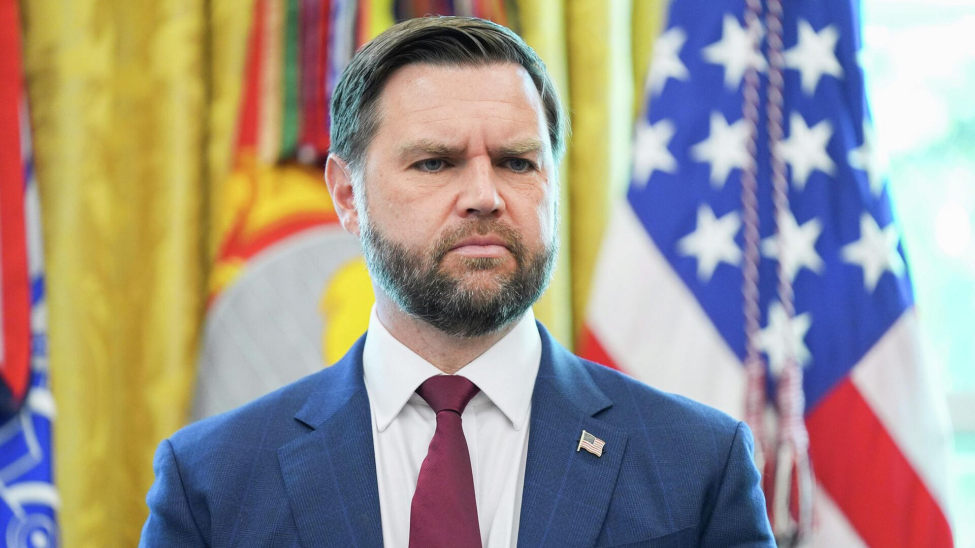 СМИ: Вэнс может отказаться от участия в президентской гонке в 2028 году