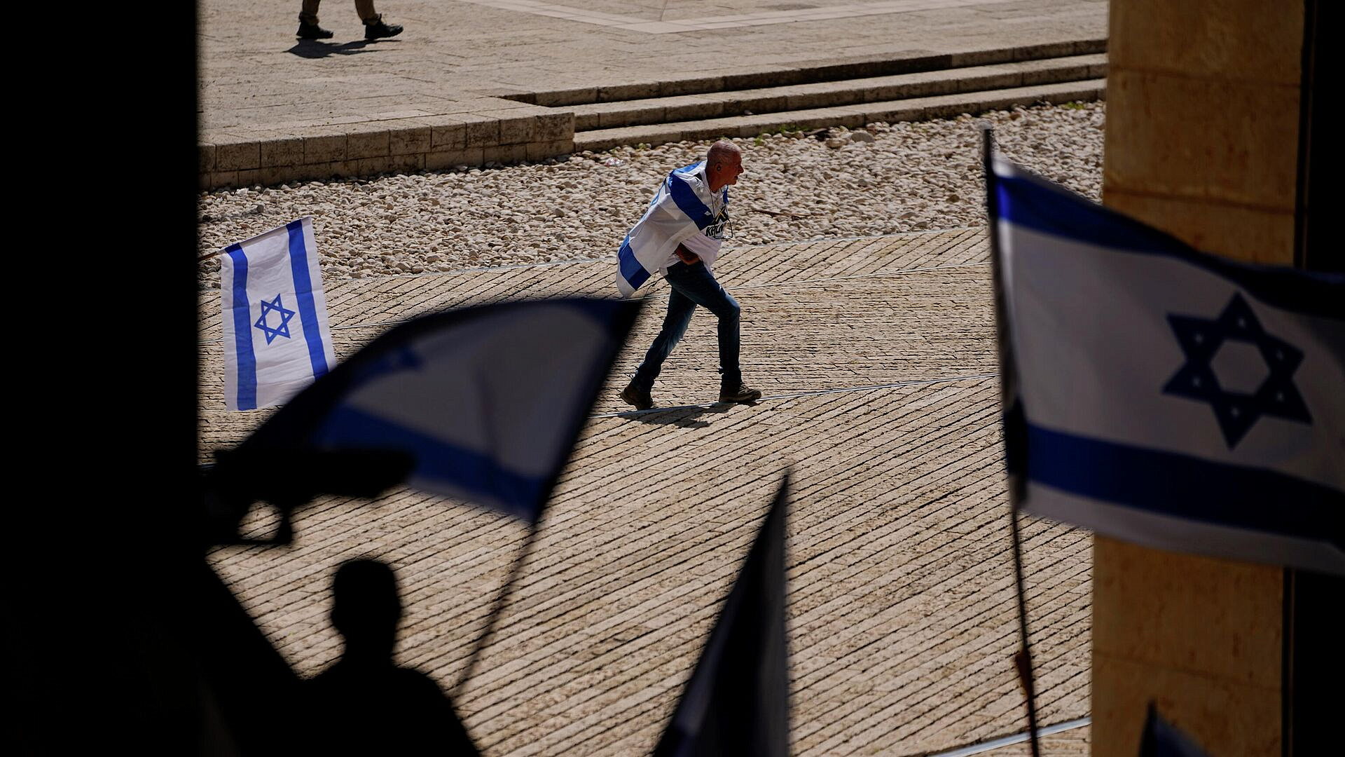 Полиция Израиля начала разгонять антивоенный митинг в Тель-Авиве
