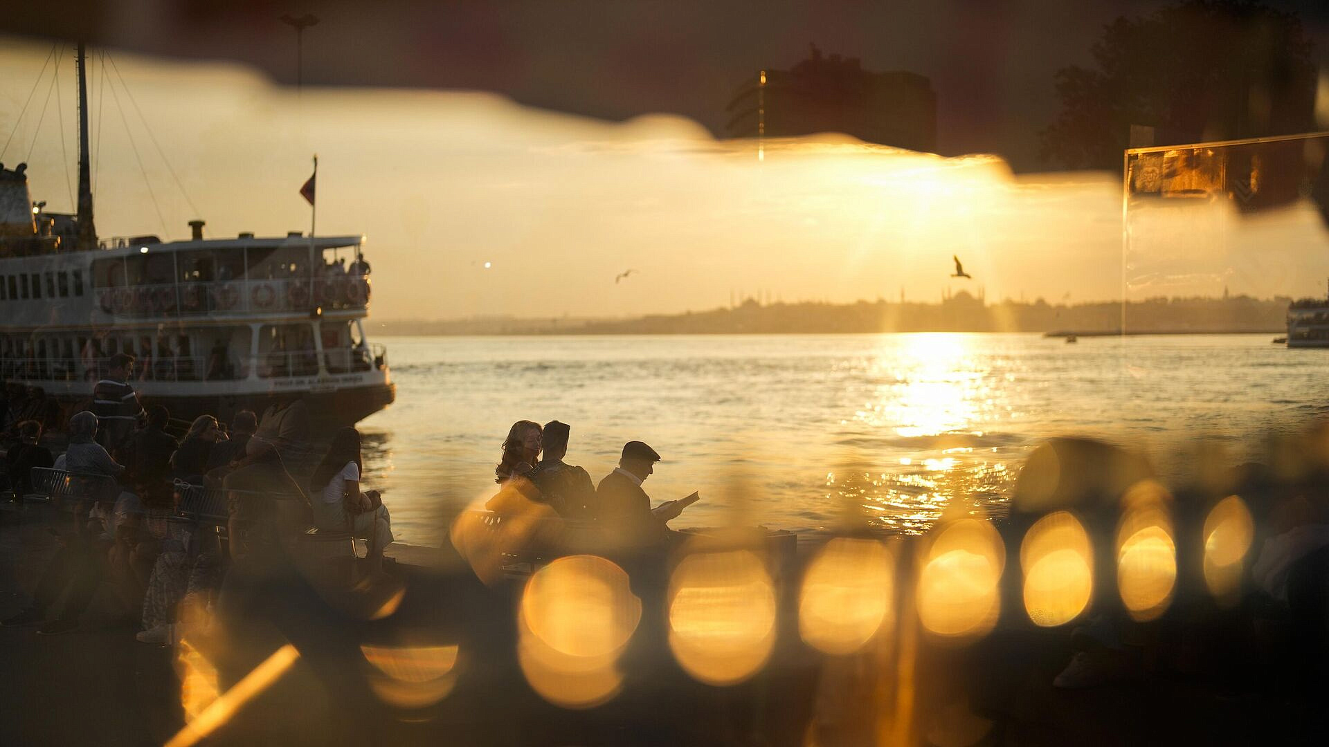 Метеоролог объяснил появление слизи на поверхности Мраморного моря