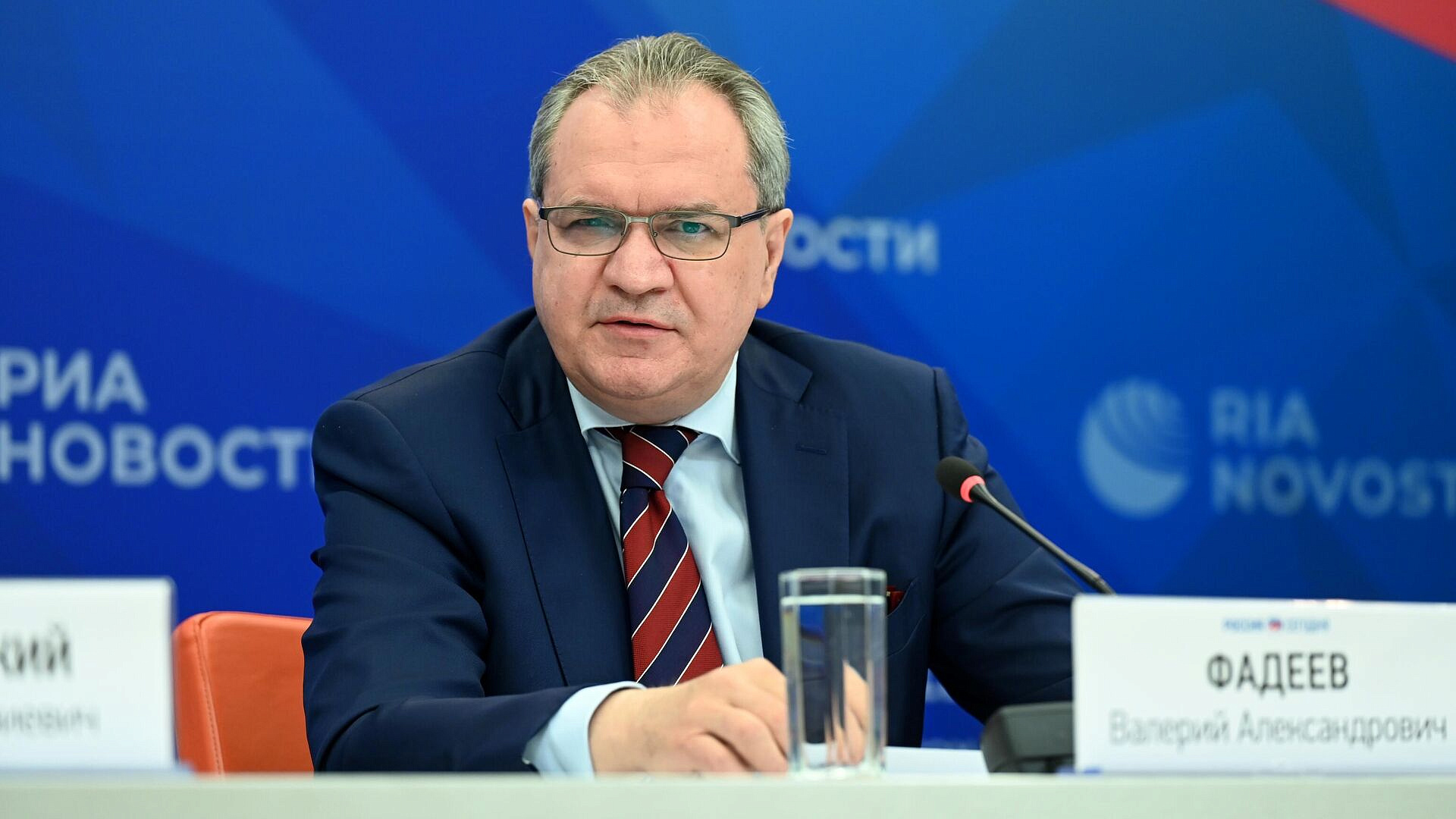 Глава СПЧ призвал выдворять семьи мигрантов, чьи дети не ходят в школы Глава СПЧ призвал выдворять семьи мигрантов, чьи дети не ходят в школы