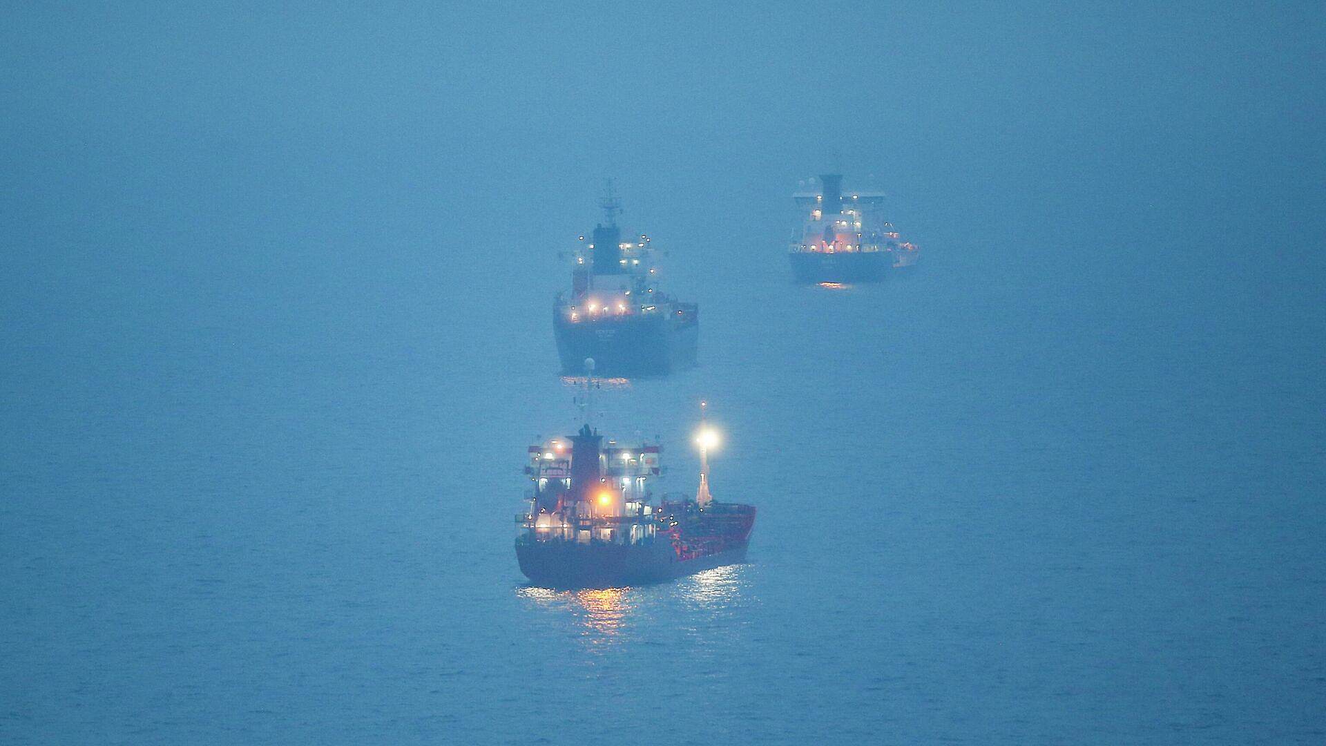 В Босфорском проливе приостановили движение судов