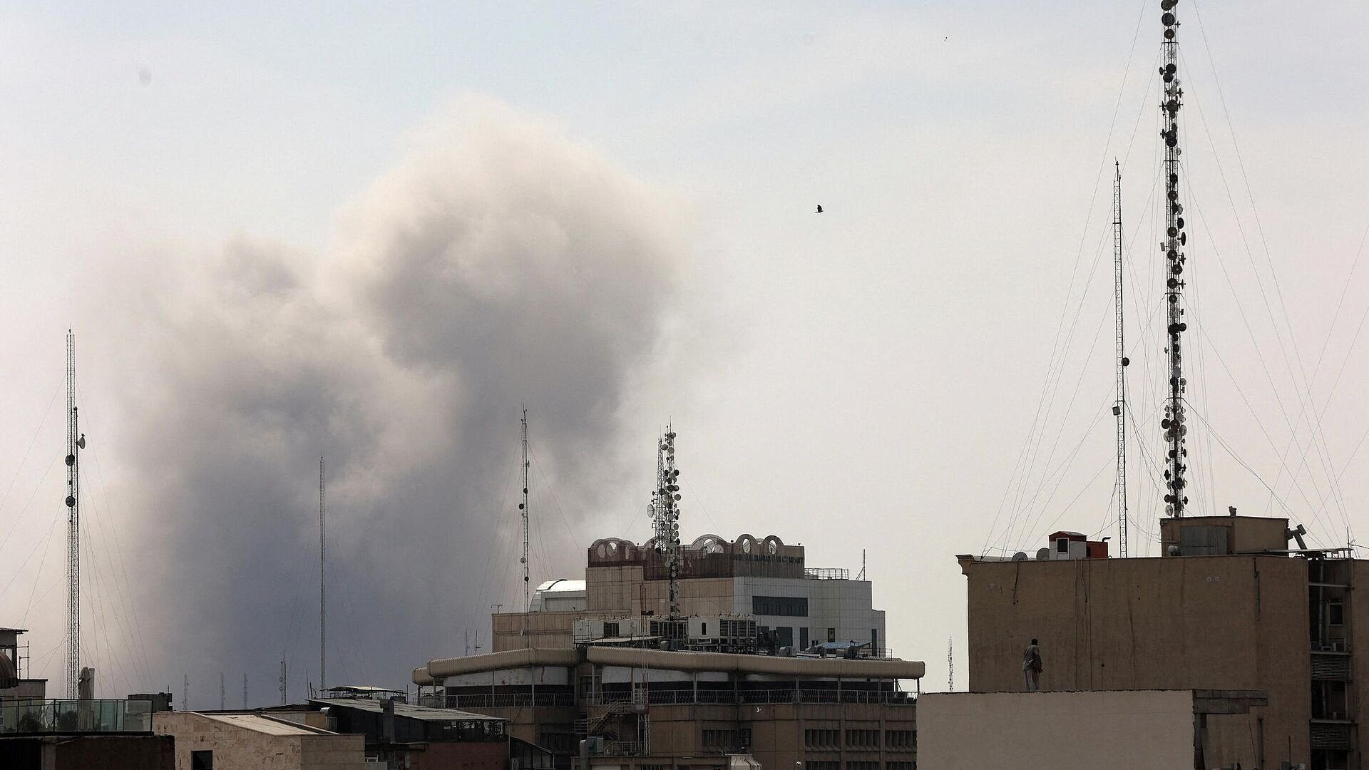 Ракеты по Ирану запускаются из жилых районов соседних стран, сообщили в МИД