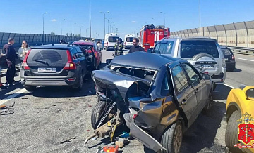 В Петербурге три человека пострадали в массовом ДТП