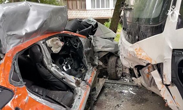 В Самаре арендованный автомобиль столкнулся с автобусом, погибли трое детей
