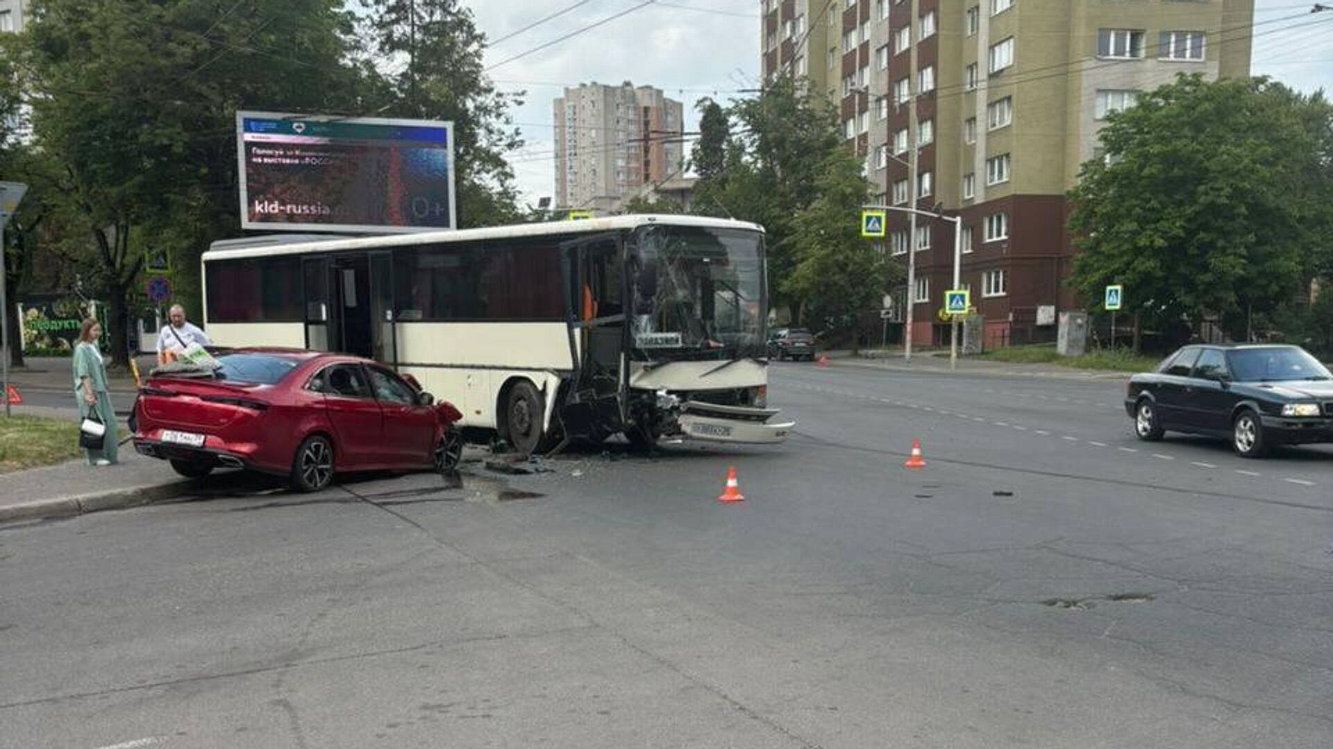 В Калининграде пассажирский автобус попал в ДТП