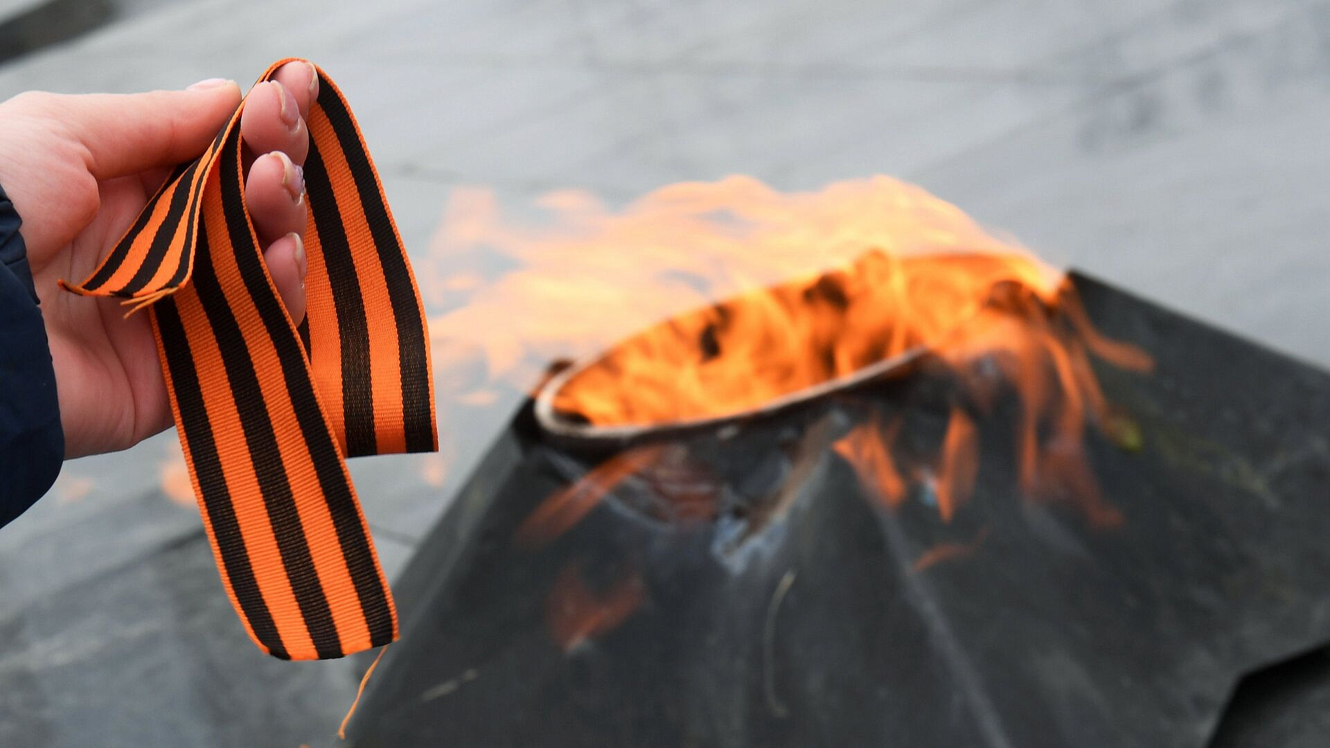 В Татарстане подросток потушил Вечный огонь снегом