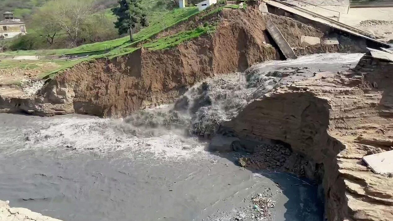 Ученый назвал возможные причины прорыва дамбы в Дагестане