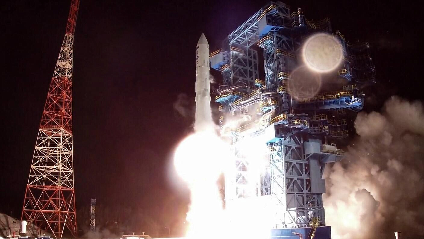 Ракета "Ангара-1.2" вывела военные спутники на целевые орбиты