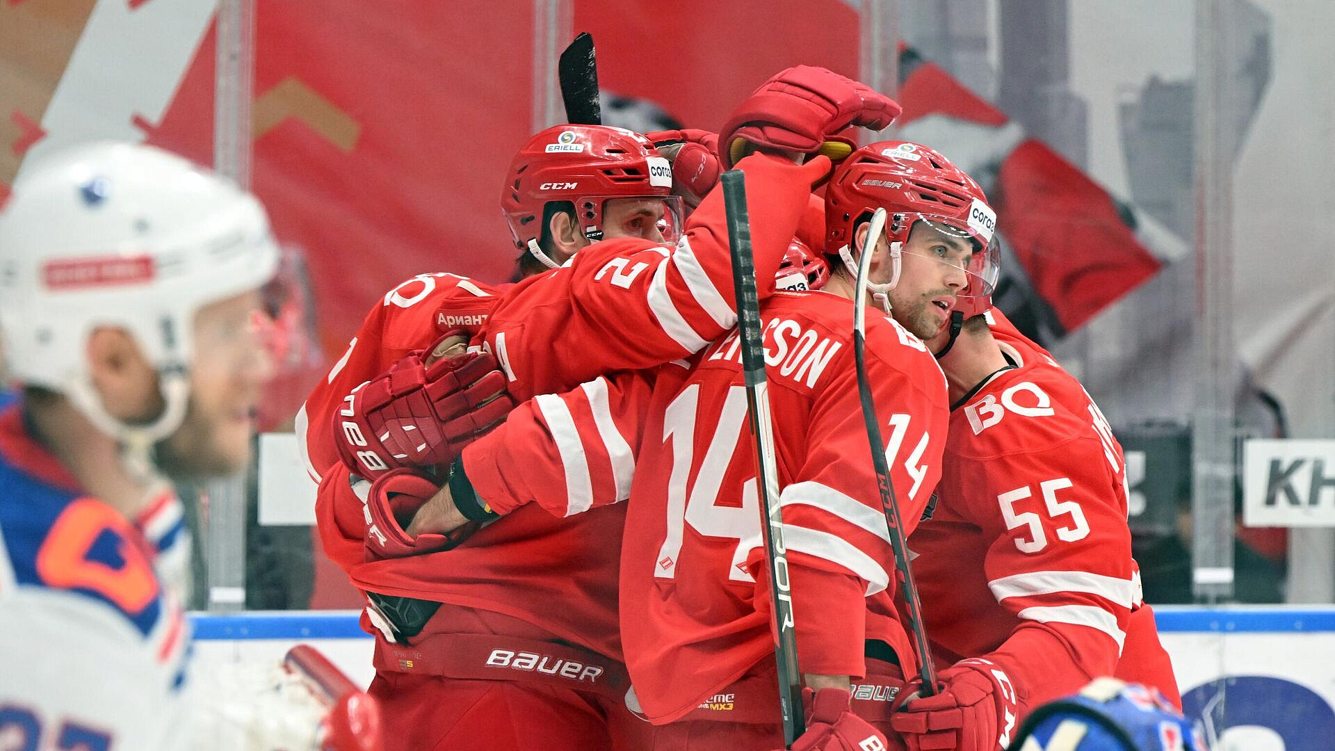 "Спартак" разгромил "Ладу" в матче КХЛ