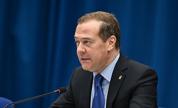 Медведев проголосовал на выборах президента