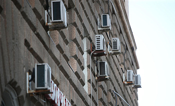 В Ростове-на-Дону обследуют дом, в котором появилась трещина