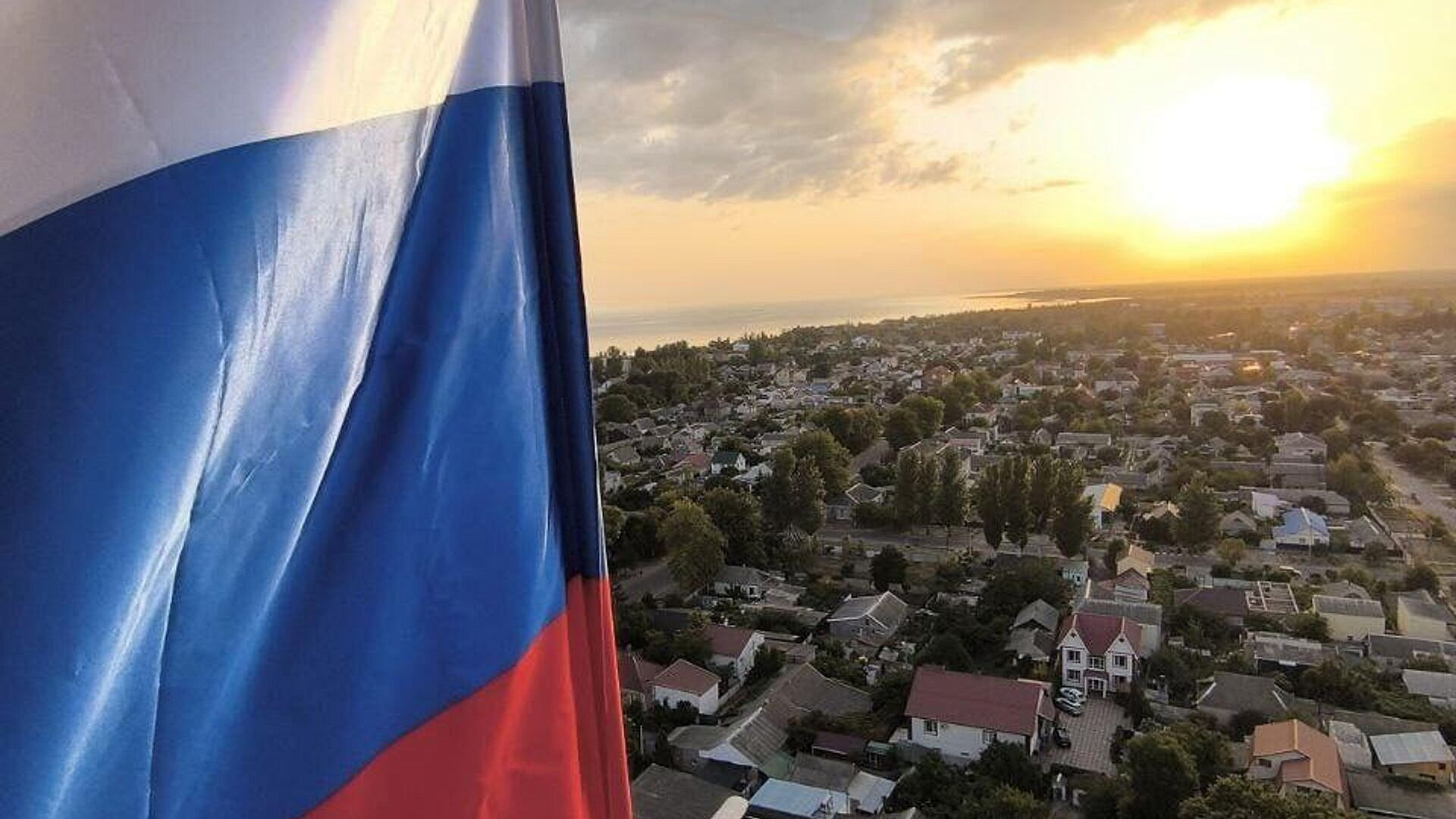 На телебашнях в Запорожской и Херсонской областях подняли российский флаг
