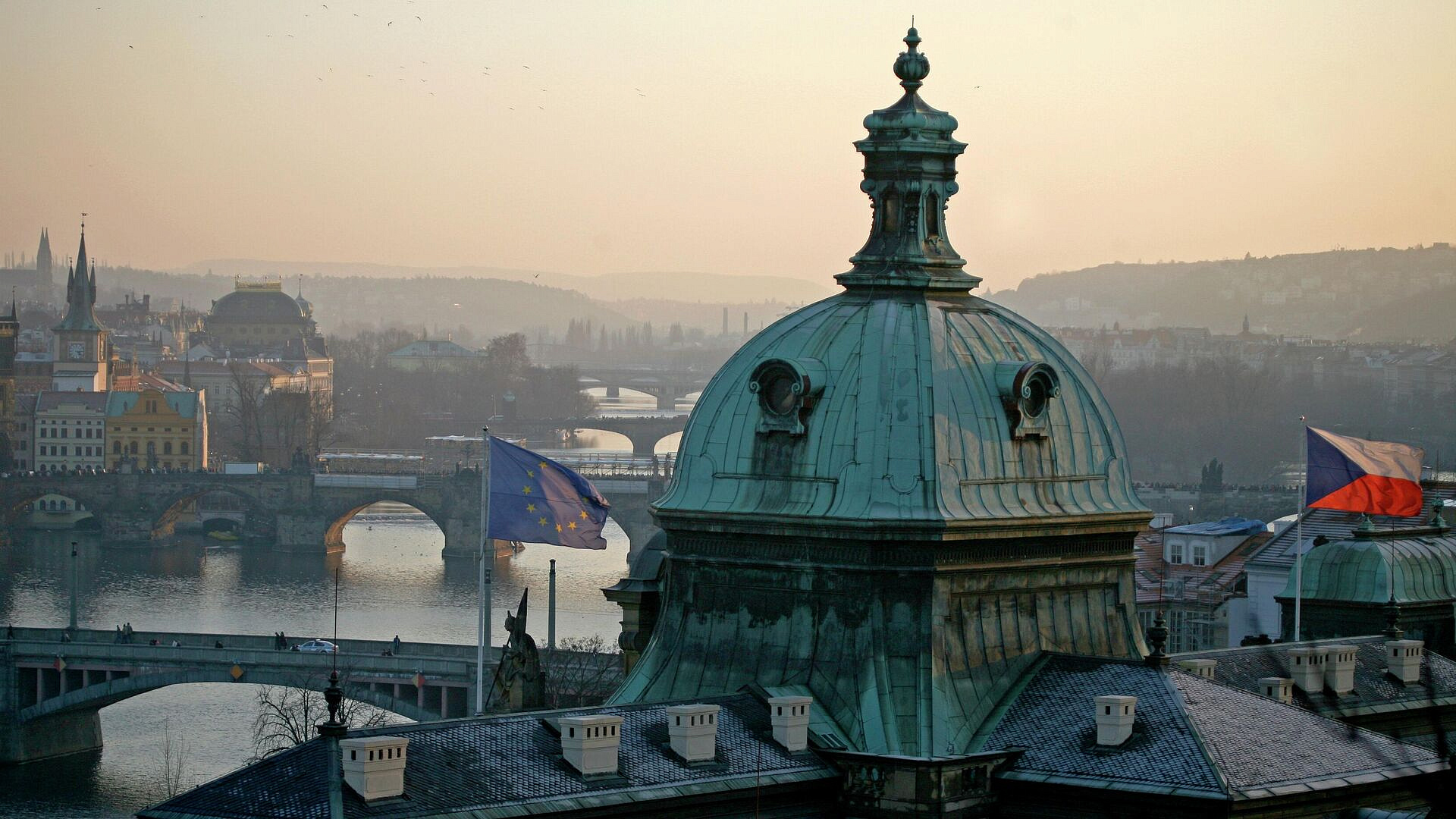 Чехия возобновила процесс выдачи ВНЖ для беженцев с Украины