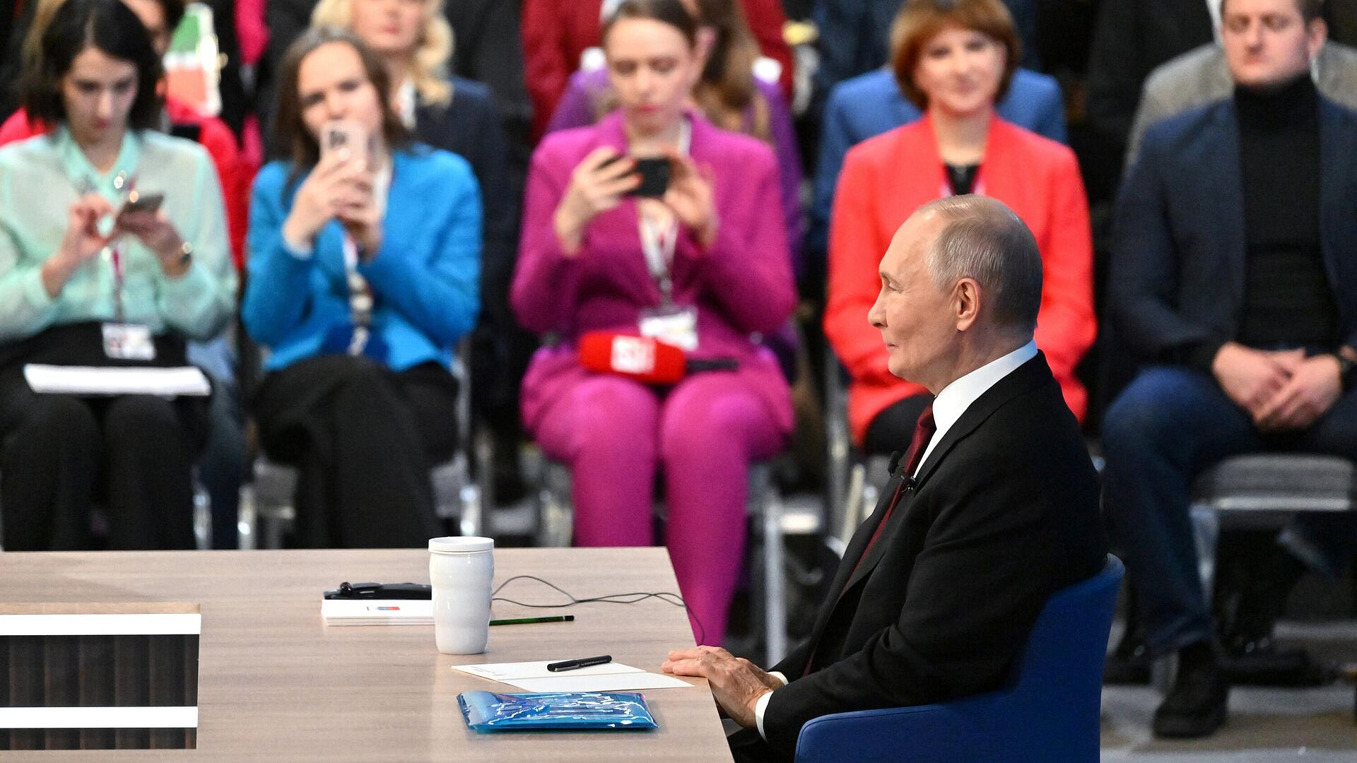 Путин заявил о рекордно низком уровне безработицы в России