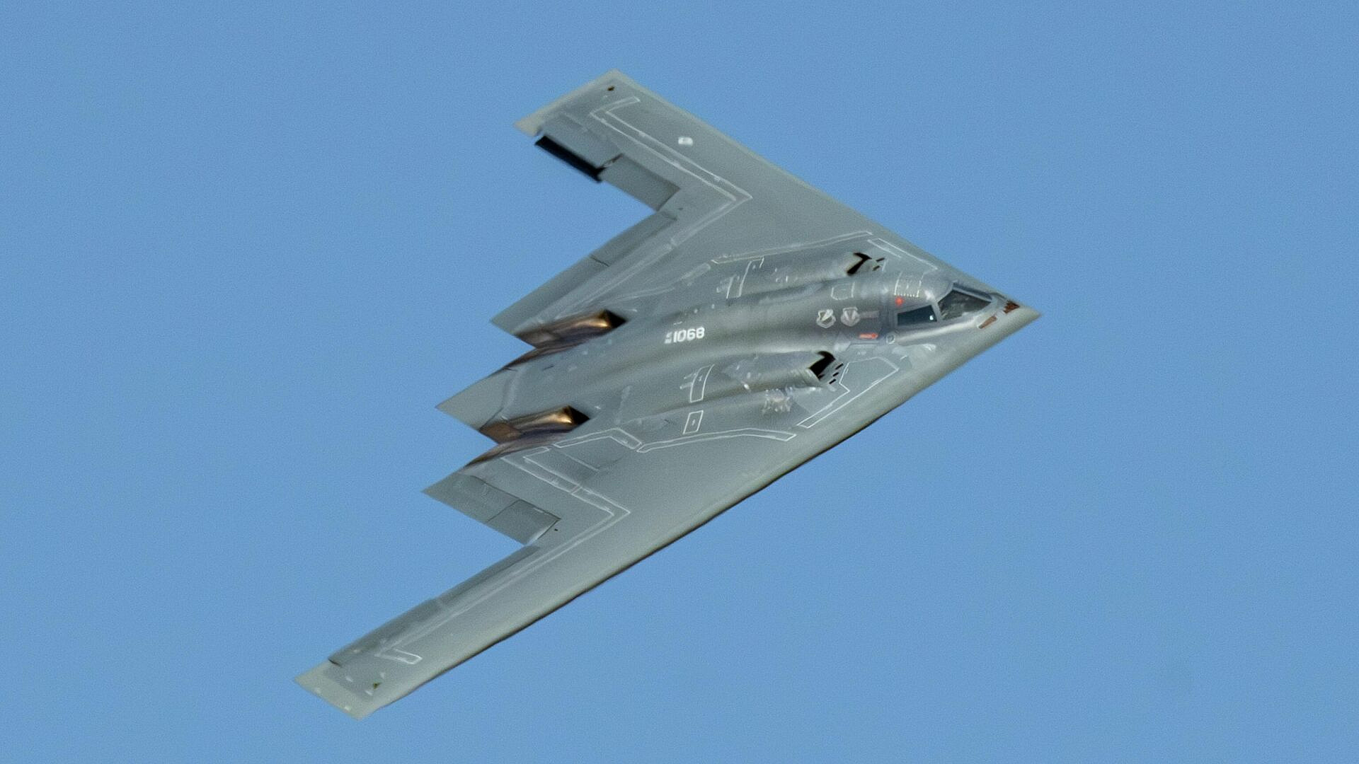 Бомбардировщики B-2 наносят удары по объектам КСИР в Иране, пишут СМИ