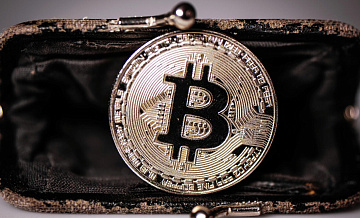 Стоимость биткоина опустилась ниже $65 тысяч