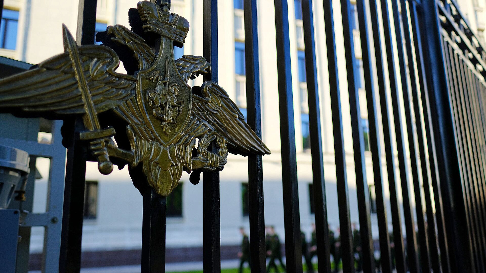 Главу филиала организации Минобороны заподозрили в превышении полномочий