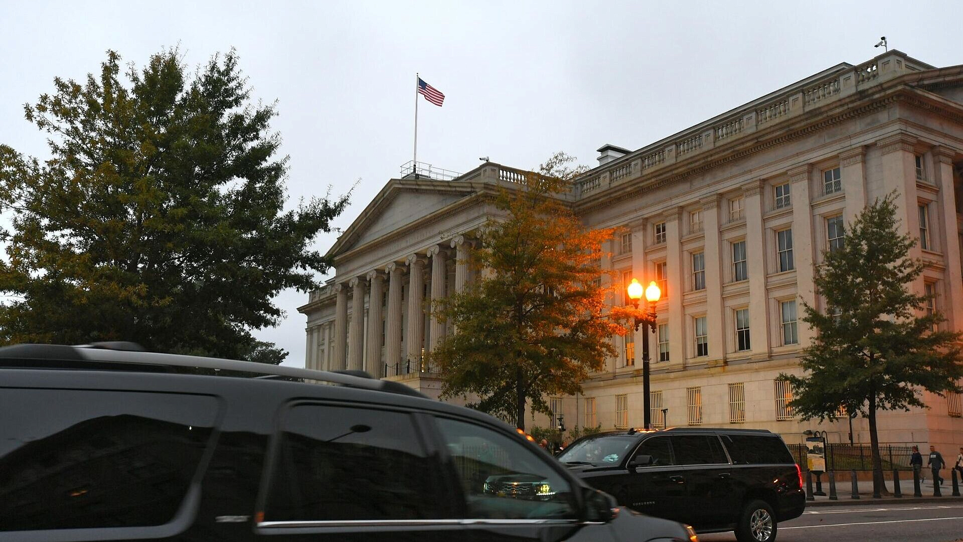США начали возвращать импортерам пошлины на 20,6 миллиарда долларов