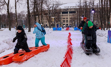 Гости фестиваля "Зимний городок" в Москве создадут снежную крепость