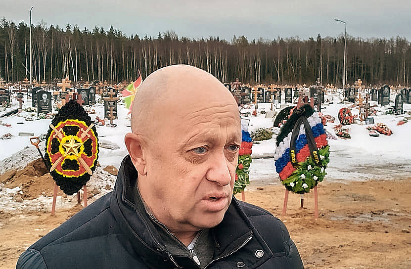 «За упокой»: Пригожин в пасхальную ночь почтил память погибших на СВО бойцов «За упокой»: Пригожин в пасхальную ночь почтил память погибших на СВО бойцов