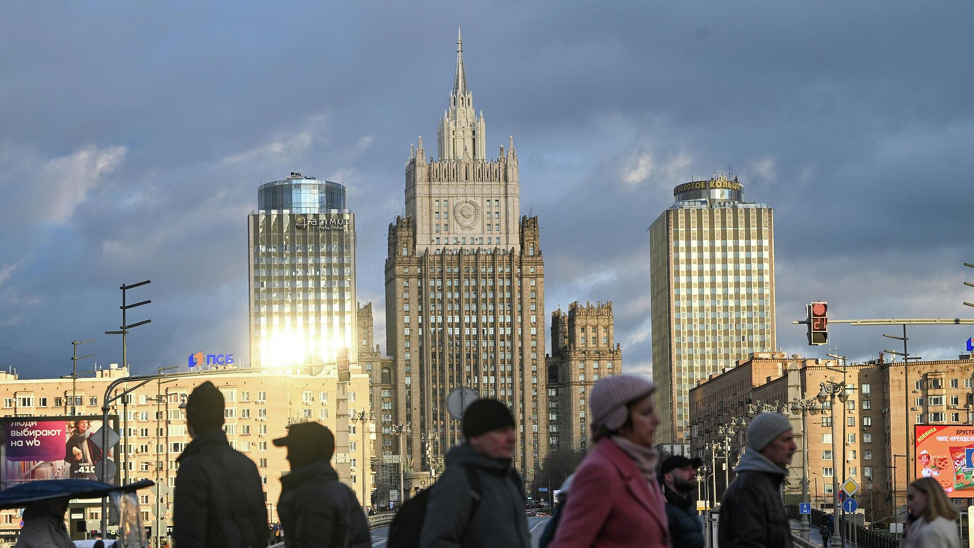 Москва отслеживает недружественные шаги стран к дипломатам, заявили в МИД