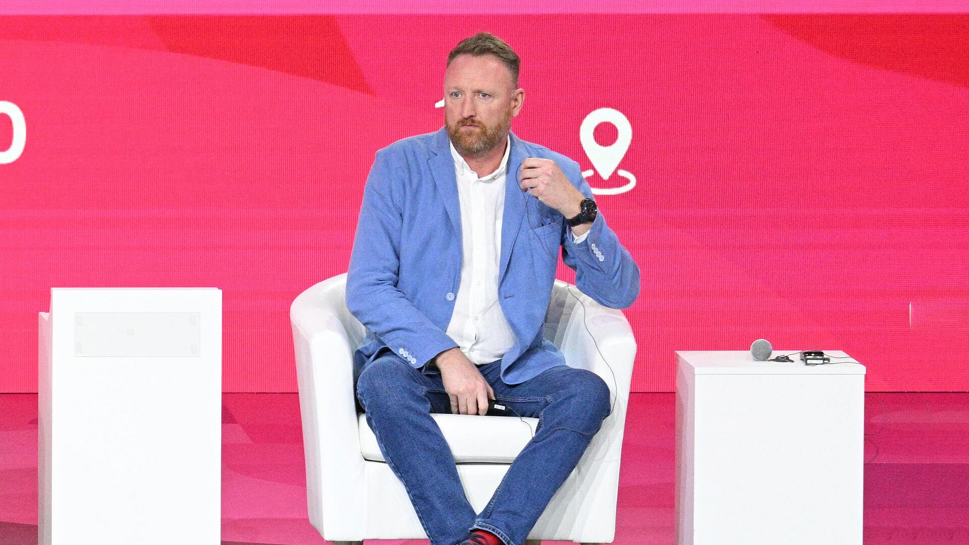 Журналист RT Боуз связал свою депортацию из Румынии с требованиями Брюсселя