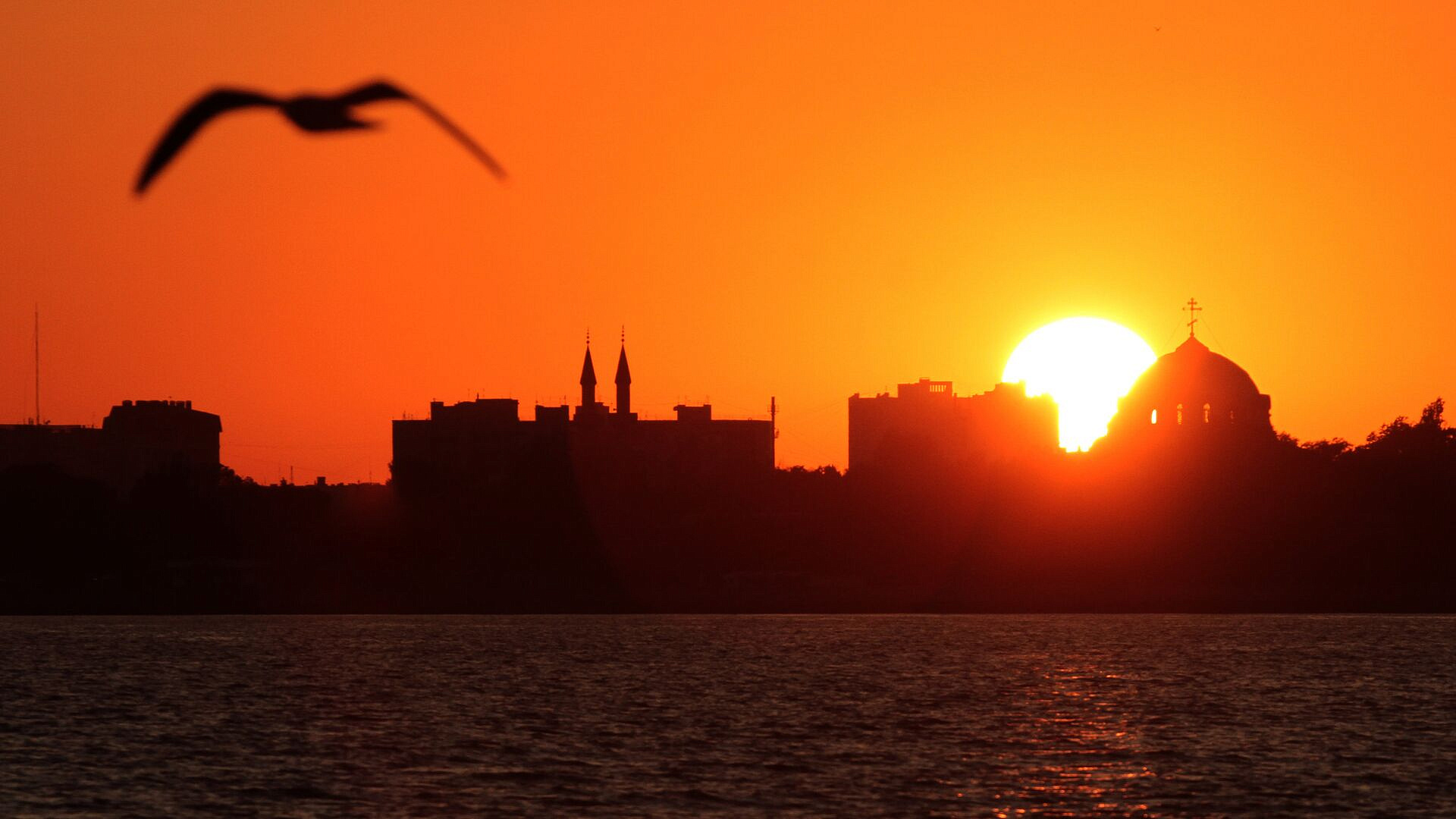 Названы города на Черном море, где вырос спрос на квартиры посуточно
