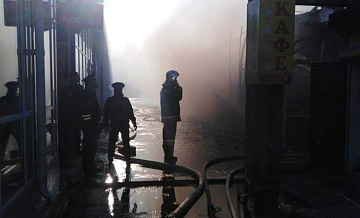 Жертв в результате пожара в автосервисе в Сочи нет, сообщила администрация