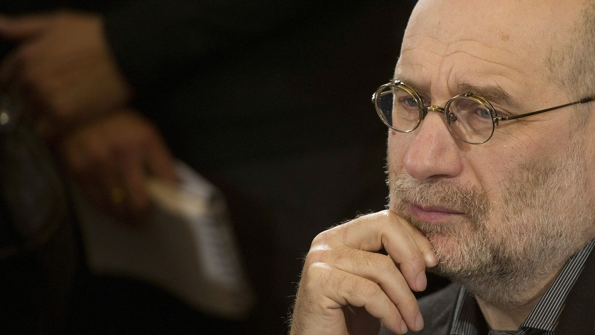 Акунину* грозит штраф за публикации без маркировки