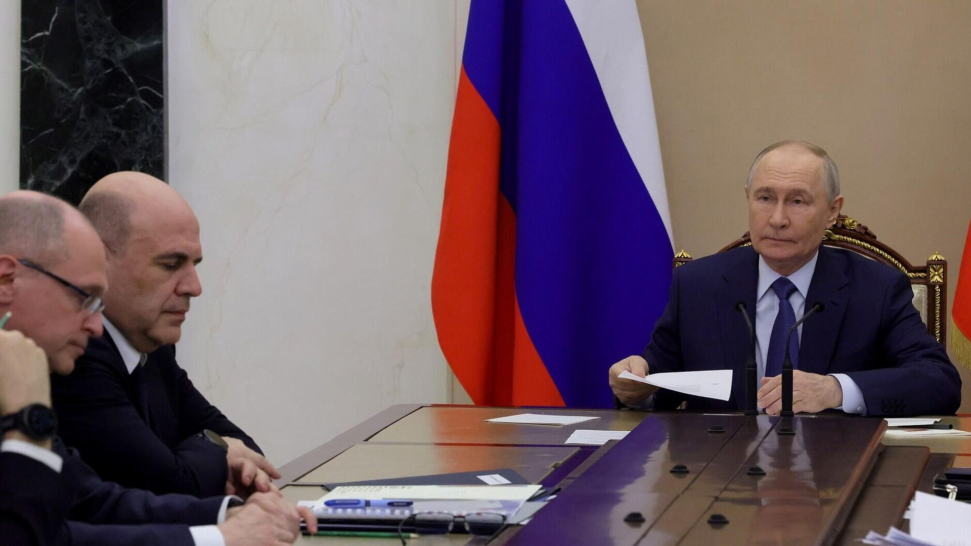 Путин назвал данные по российской экономике за март позитивными