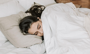 Врач рассказала, почему на выходных нельзя отсыпаться за всю неделю