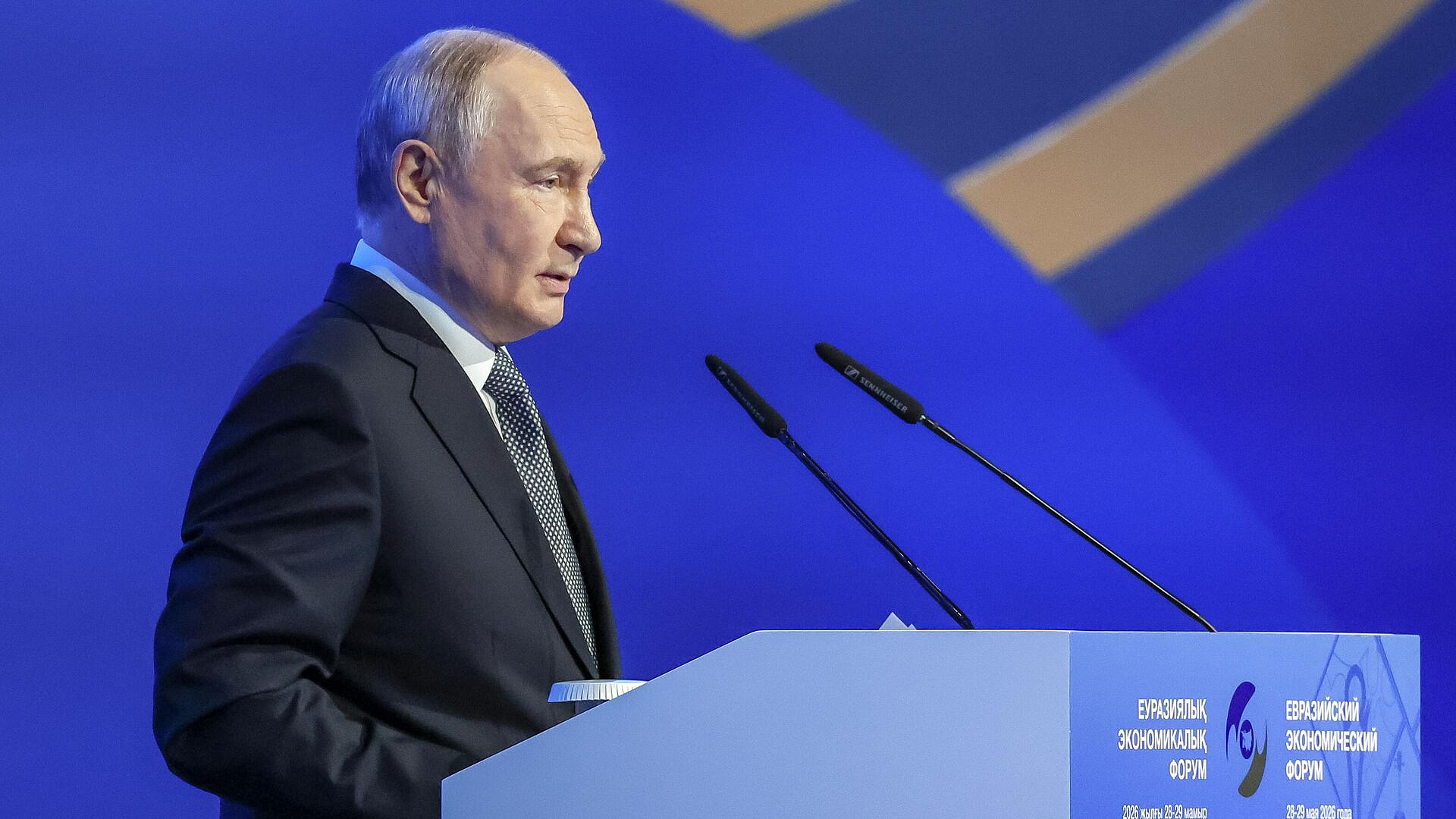 Путин посетил в Астане выставку, посвященную цифровым технологиям в ЕАЭС