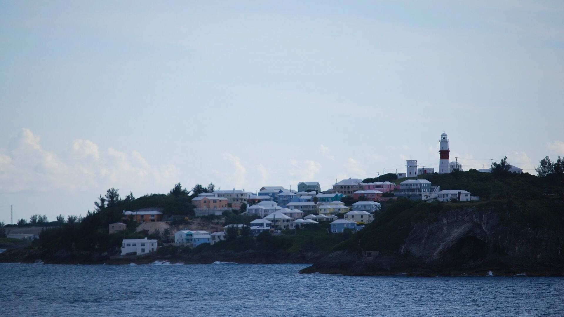 Ураган вблизи Бермудских островов усилился до второй категории