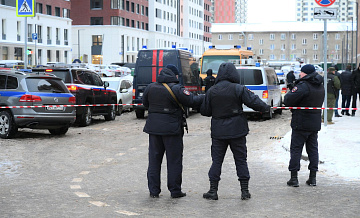 Полиция не пропускает машины во двор дома в Москве, где погиб Кириллов
