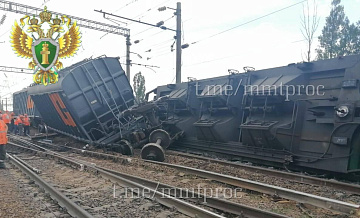 Из-за схода грузовых вагонов под Воронежем задерживаются около 20 поездов