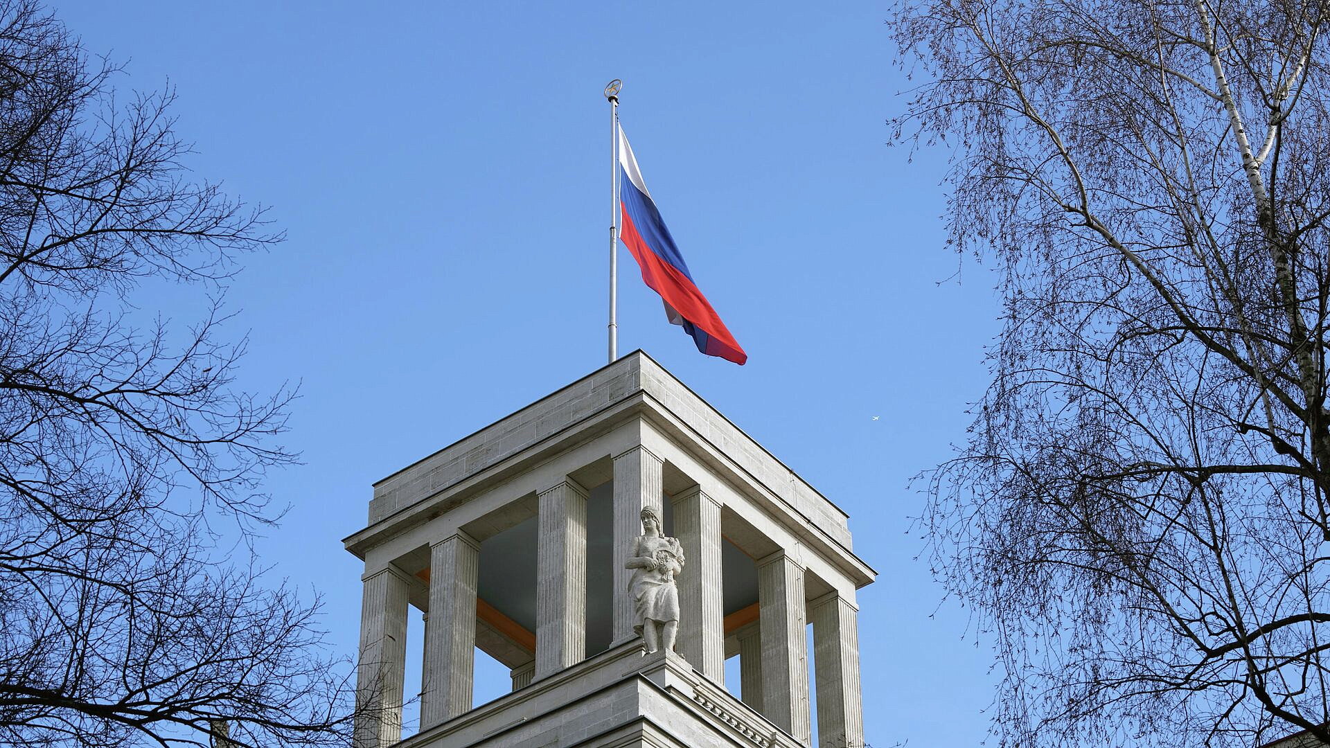 Посол рассказал о сложности работы диппредставительства России в Германии