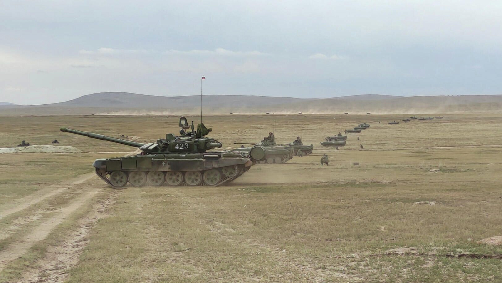 Военные испытали новейший автозаправщик на учении "Селенга-2024"