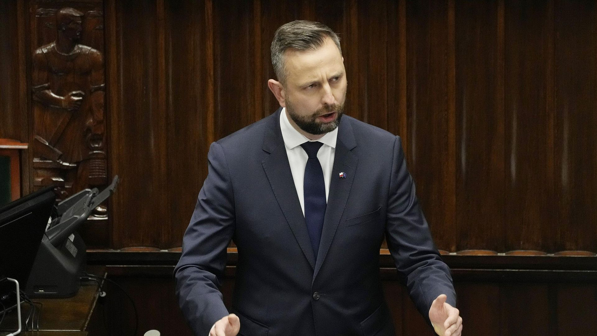 Глава Минобороны Польши закатил скандал из-за слов президента об Украине