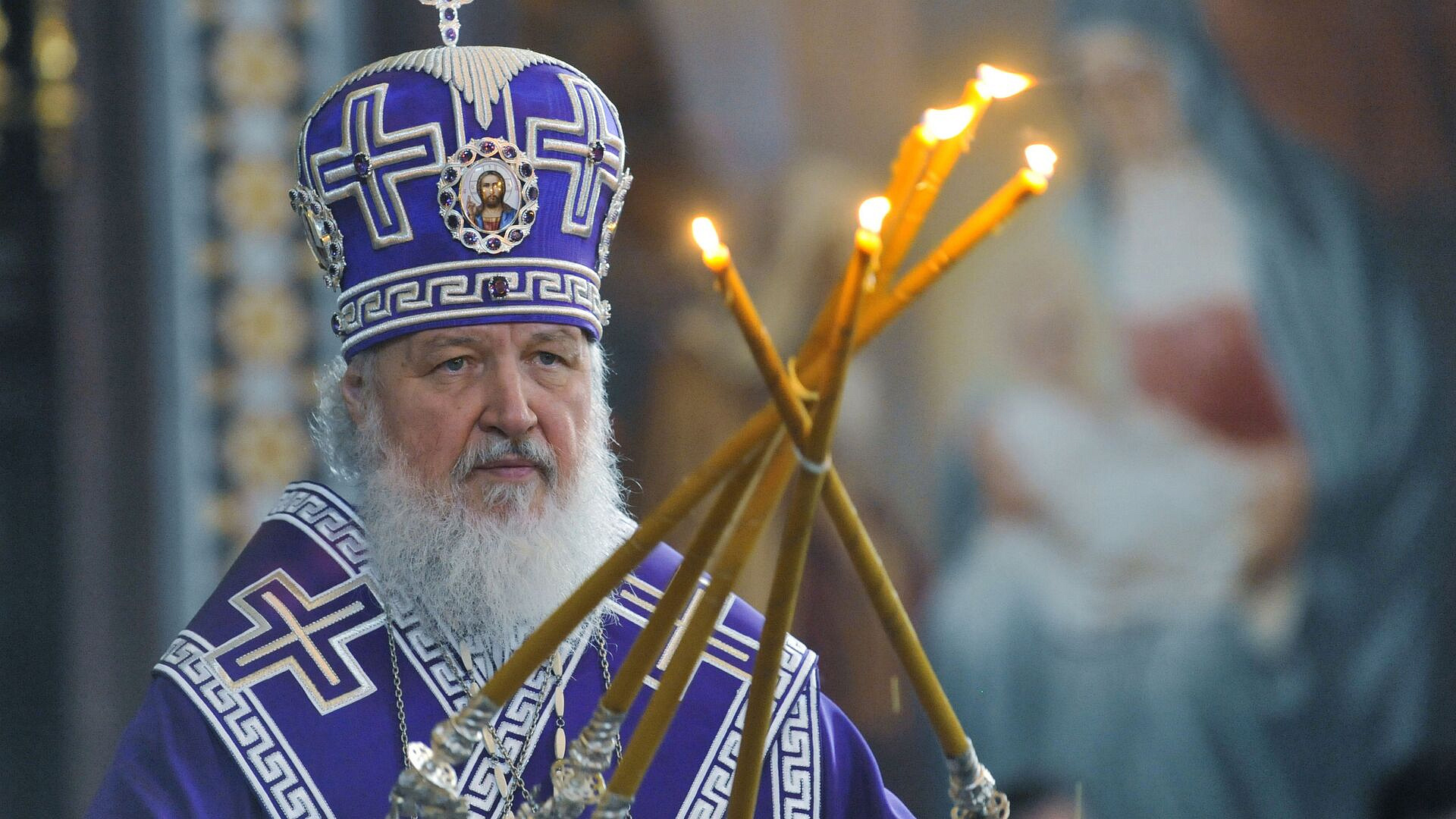 Патриарх Кирилл поздравил верующих с праздником Сретения Господня