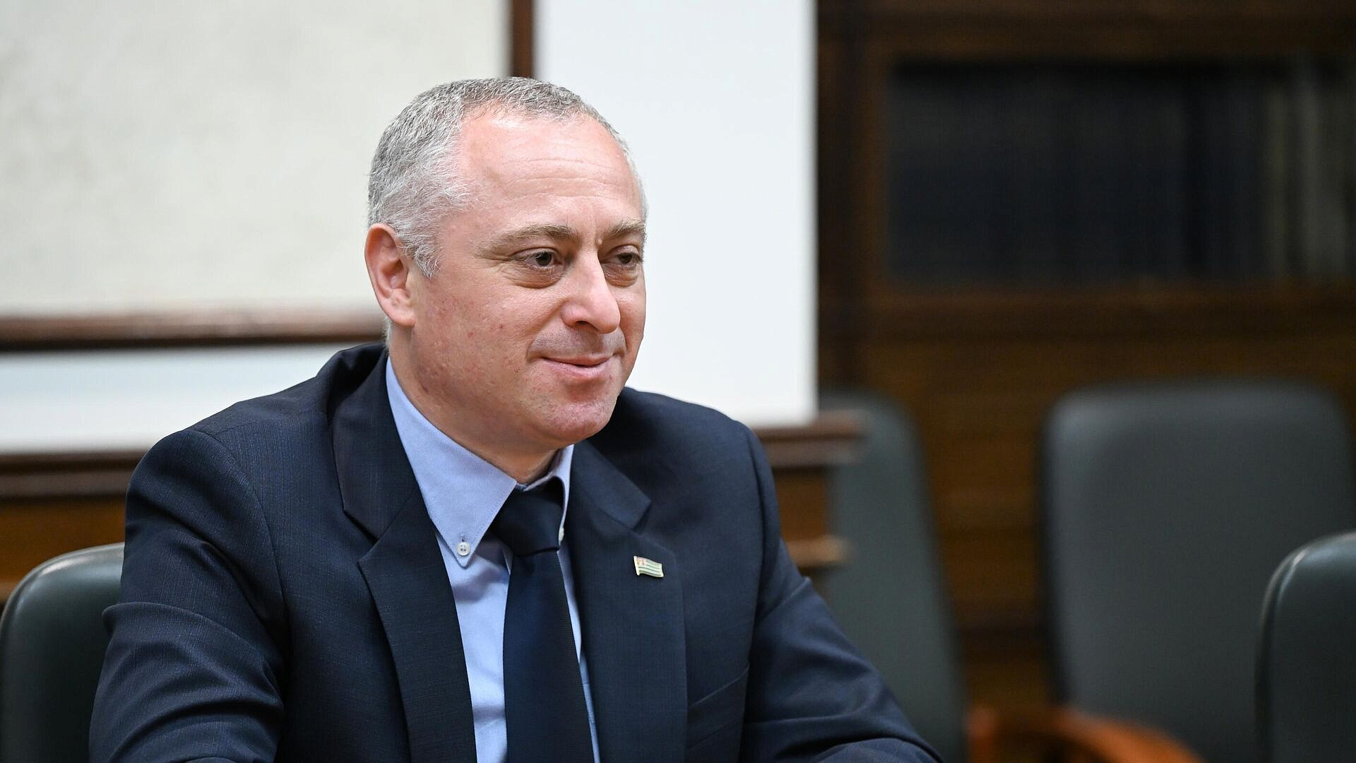 Президент Южной Осетии поздравил Гунбу с победой на выборах в Абхазии