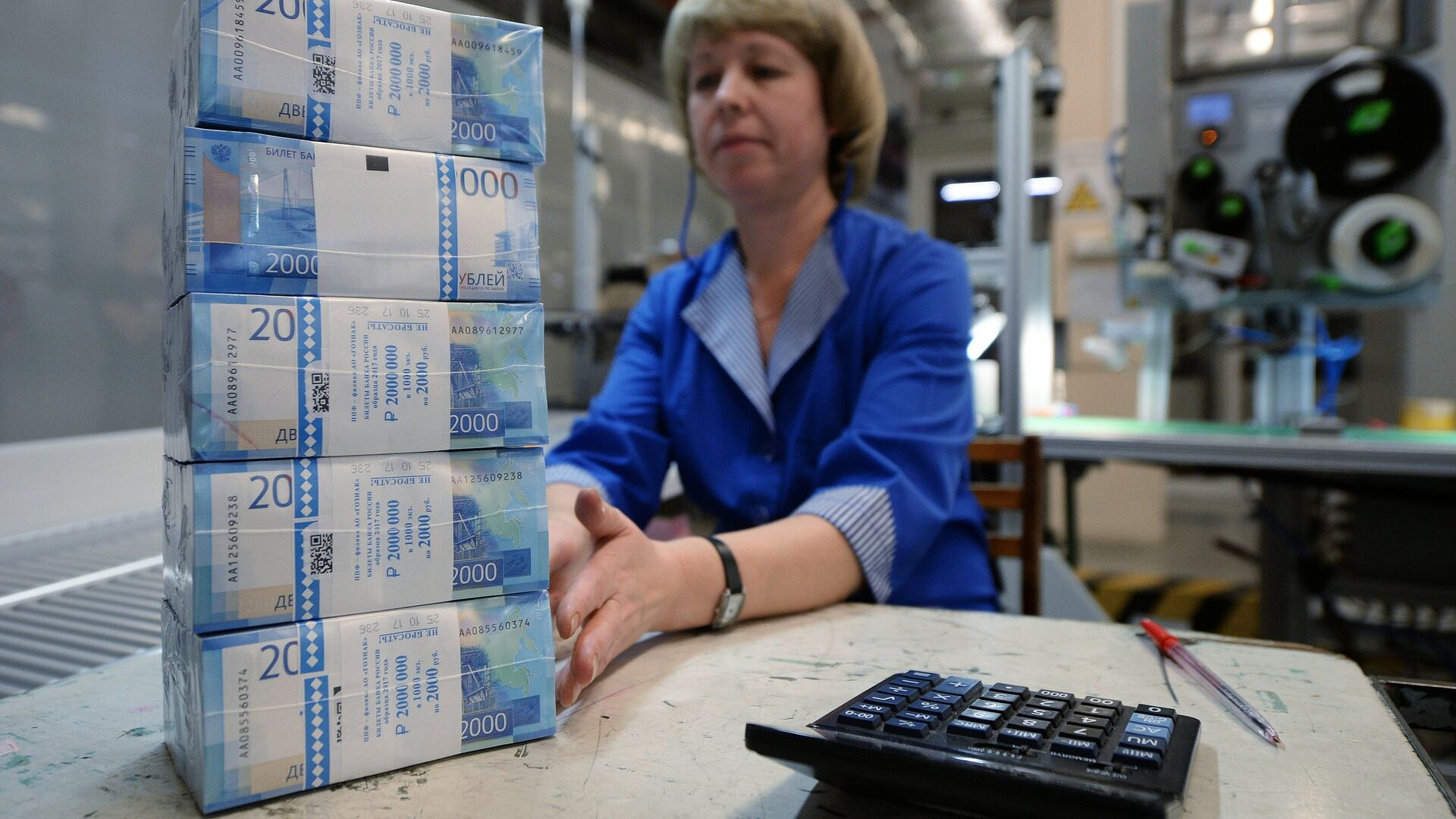 В ЦБ прокомментировали идею разместить российский флаг на новых банкнотах