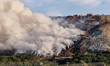 В Ленинградской области загорелся мусорный полигон