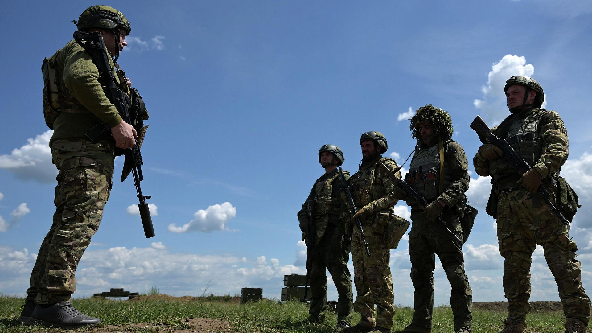 Российский боец сбил дрон ВСУ, кинув в него автомат