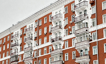 В Москве за десять лет обновили 115 домов с барельефами