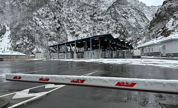 На границе с Грузией приостановили движение грузовиков