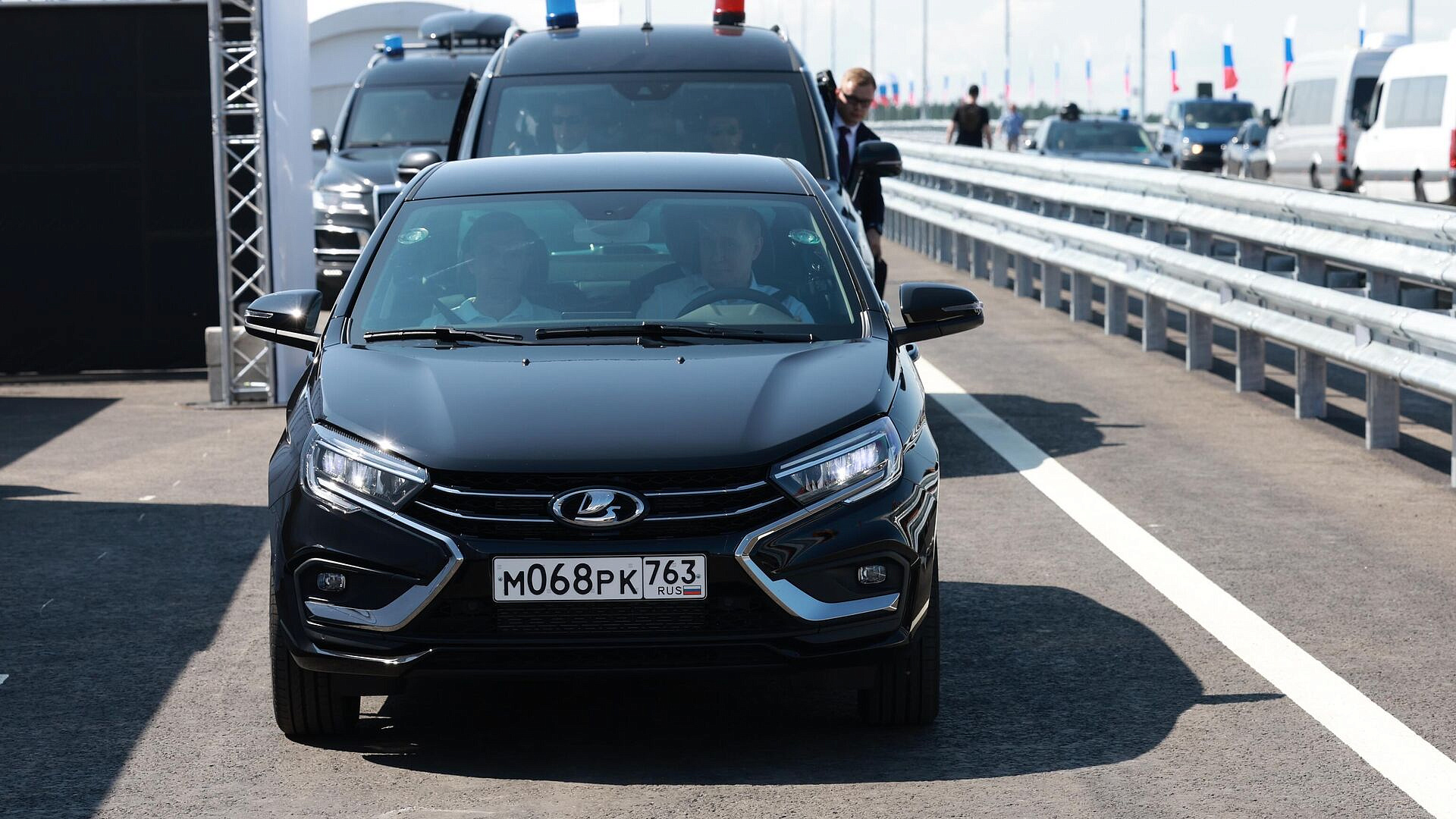 Путин высоко оценил трассу М-11, по которой проехал за рулем Lada Aura